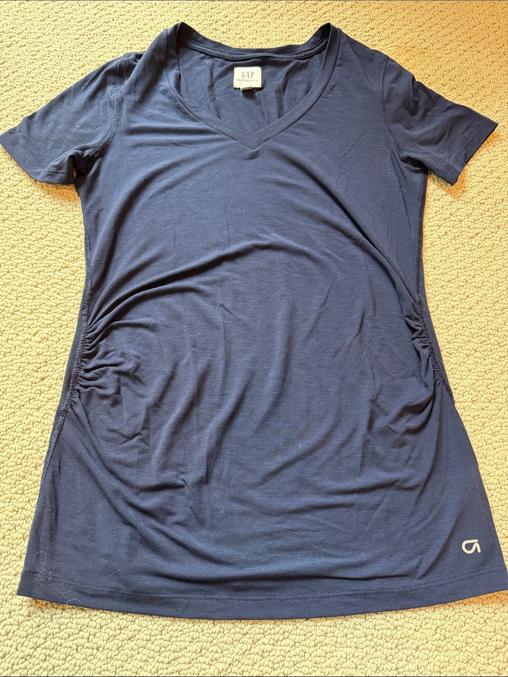 Gap maternity blue v neck top